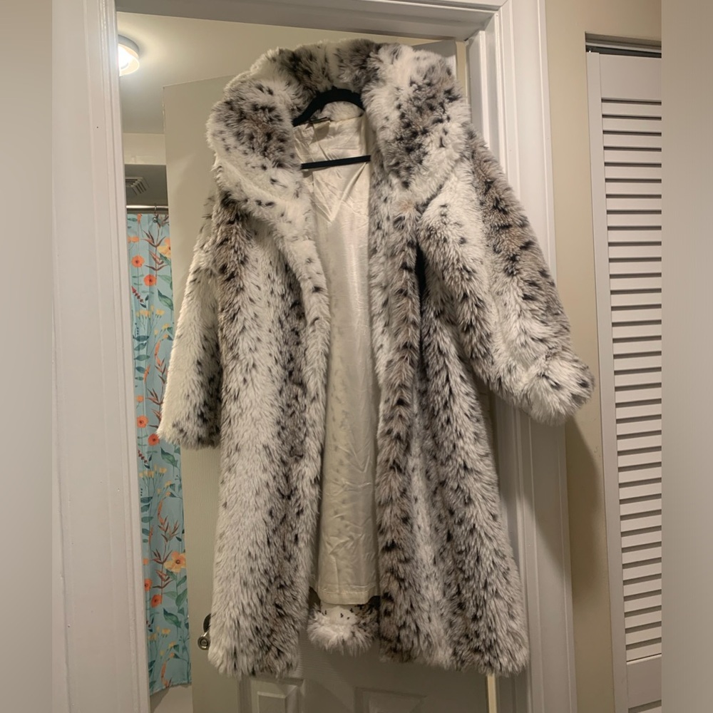 Vintage 80s faux fur white leopard coat, modern size S/M